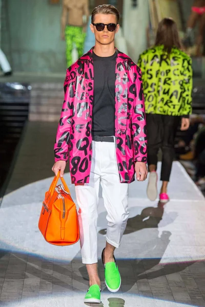 Look 25
